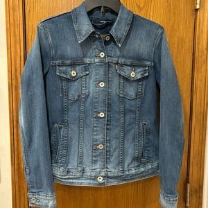 Levi's classic denim jacket, women's large